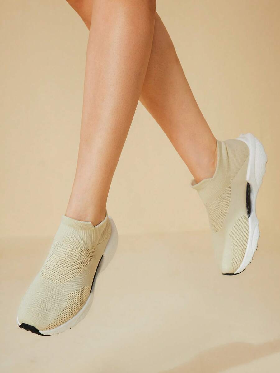 CUCCOO BASICS Women's White Knit Fabric Slip-On Sneakers, Fashionable, Lightweight, Comfortable, Breathable, Suitable For Walking, Running, Outdoor Activities