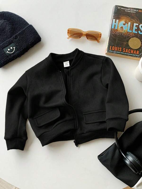 SHEIN Czarna kurtka baseballowa dla chłopców, swobodna i uniwersalna, z ozdobnymi kieszeniami, rękawy typu raglan, miękka tkanina przypominająca zamsz, styl uliczny na każdą okazję, wygodna i prosta na wyjścia, jesień, ubrania na powrót do szkoły, ubrania do szkoły, ubrania na powrót do szkoły, czarna kurtka bomber dla chłopców, czarna kurtka zapinana na zamek dla chłopców, czarna kurtka dla chłopców