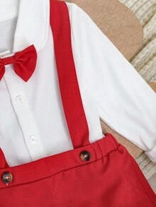 SHEIN 2 件套幼儿男孩可爱正式绅士风格服装，包括白色长袖蝴蝶结领衬衫和休闲吊带裤，时尚优雅帅气，适合生日派对、典礼、表演、婚礼、迎婴派对、洗礼等正式场合，春季/秋季 - 紅色 - 查看 4