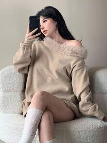 DAZY 女士宽松休闲纯色简约毛绒领毛绒拼接斜肩长袖毛衣，秋冬 - 杏色 - 查看 2