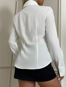 SHEIN EZwear 女士休闲腰部收紧长袖纽扣衬衫，适合初秋、通勤、纽约印花 - 白色 - 查看 2