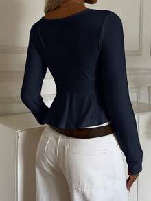 CovetEZ Camiseta de mujer con cuello en V azul marino, manga larga y bajo con volantes. Top azul marino de cuello en V profundo