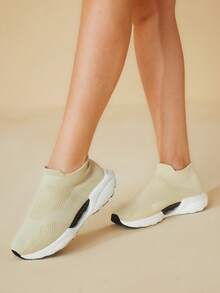 CUCCOO BASICS Women's White Knit Fabric Slip-On Sneakers, Fashionable, Lightweight, Comfortable, Breathable, Suitable For Walking, Running, Outdoor Activities