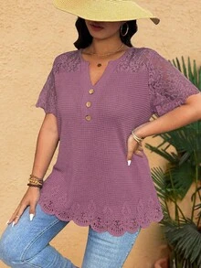 EMERY ROSE Plus Size V-Neck Lace Mesh Splice Waffle Knit Fabric Hem Lace Trim Wooden Button Decor Casual Vacation Home T-Shirt Plus Size Lace Top Plus Size Ribbed Knit Top Lace Trim Top Purple Lace Top Plus Size Tops - Dusty Pink - View 6