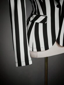 SHEIN ICON Blazer ajustado de mujer con estilo oscuro de rayas negras y blancas para otoño/invierno