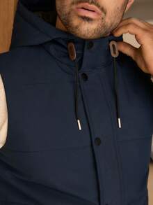Manfinity NXTstreet 男士休闲轻便无袖连帽背心，适合冬季和秋季 - 寶藍色 - 查看 6