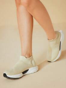 CUCCOO BASICS Women's White Knit Fabric Slip-On Sneakers, Fashionable, Lightweight, Comfortable, Breathable, Suitable For Walking, Running, Outdoor Activities