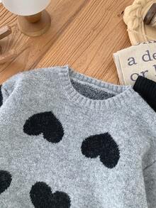 SHEIN LMoss Kids Komplet sweterek z okrągłym dekoltem i wzorem w serca dla dziewczynki oraz dzianinowe spodnie - Szary - Zobacz 6
