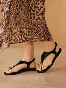 CUCCOO BIZCHIC Women's Summer Casual Metal Decor Flat Thong Sandals