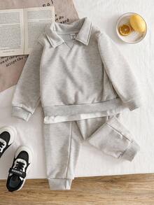 SHEIN 2 件套年轻男孩休闲燕麦色 Polo 领运动服上衣 + 裤子套装，舒适服装适合日常穿着和外出，适合上学、秋冬季 - 淺灰色 - 查看 7