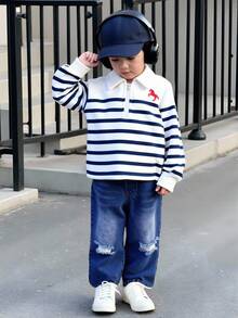 Genkimix Kids 2 件套幼儿男童休闲套装，刺绣条纹 Polo 领运动衫 + 破洞牛仔裤，春秋季时尚装扮 - 藍白色 - 查看 3
