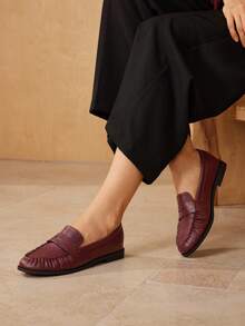 MOTF 女士 PU 皮革乐福鞋，复古英伦风格，时尚优雅，舒适一脚蹬平底鞋 - 酒紅色 - 查看 7