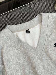 SHEIN EZwear Sudadera holgada de cuello en V para mujer de color azul marino, estilo universitario, con bordado minimalista y casual de un logo de caballo blanco, adecuada para otoño/invierno