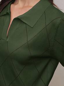 BizChic 春夏新款绿色 Polo 领菱形针织设计女士长袖套头毛衣，时尚优雅，适合都市通勤、日常穿着，百搭90年代复古风，可搭配圣诞节、新年、情人节派对、海滩、毕业典礼等场合，适合婚礼宾客、女主人、约会、派对、音乐会、早午餐、机场、度假等各种场合。 - 軍綠色 - 查看 3