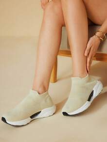 CUCCOO BASICS Women's White Knit Fabric Slip-On Sneakers, Fashionable, Lightweight, Comfortable, Breathable, Suitable For Walking, Running, Outdoor Activities