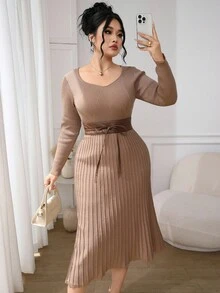 Modelyn 秋季大码女式V领长袖罗纹优雅针织连衣裙 - 咖啡棕 - 查看 3
