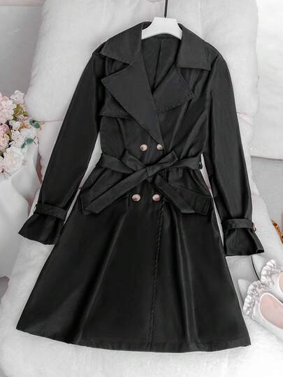女式黑色风衣，腰部系带，纽扣装饰，时尚优雅，适合通勤，适合外出、约会、聚会，春秋冬穿着