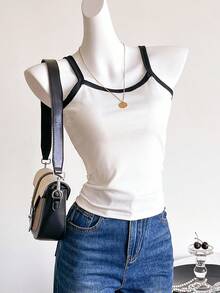 少女休闲百搭无袖上衣，修身撞色针织吊带背心，天蓝色/浅蓝色，适合外出、度假、上学、春夏穿着，白色露脐上衣