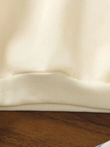 Genkimix Kids 男童新款活力字母刺绣落肩圆领宽松卫衣，采用寓意深刻的字母刺绣，展现男童的活力与朝气。宽松版型，舒适亲肤，适合日常穿着，上学、散步、郊游、野餐、骑自行车、购物等。方便家长为孩子穿脱。 - 米色 - 查看 6