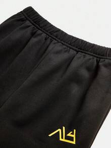 SHEIN 2件套青少年男孩休闲图案印花圆领短袖T恤和慢跑裤套装 - 黃色 - 查看 9