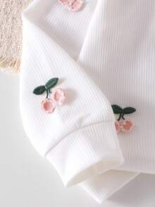 Conjunto de 2 peças para meninas, composto por calça flare vermelha de manga comprida com textura listrada em tricô e camiseta com estampa de cereja. Roupa casual e confortável, perfeita para o outono/inverno. - Branco - Ver 5