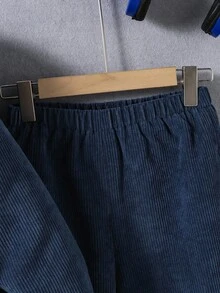 Conjunto informal de niño preadolescente con estilo universitario, sudadera con capucha de pana y forro polar, adecuado para otoño/invierno, uso escolar y al aire libre