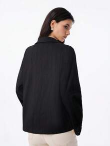 LYSMO Nowość na jesień i zimę 2025. Damska, luksusowa, luźna, wyszczuplająca koszula w paski w stylu vintage French Cottagecore z lnu, z haftowanymi mankietami i patchworkowym wzorem. Idealna do stylu boho chic, estetyki Cottagecore, mody inspirowanej stylem vintage oraz swobodnych, codziennych stylizacji. - Czarne - Zobacz 2