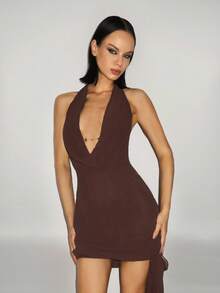 SHEIN ICON Vestido mini con escote pronunciado, espalda descubierta y decoración de cadena de piedras - Marrón - Ver 3