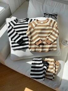 SHEIN Set de pijamale 2 buc pentru bebeluși băieți, cu guler rotund, mânecă lungă, top și pantaloni cu dungi, tricotate, confortabile, casual, lejere - Multicolor - Vizualizare 3