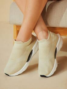 CUCCOO BASICS Women's White Knit Fabric Slip-On Sneakers, Fashionable, Lightweight, Comfortable, Breathable, Suitable For Walking, Running, Outdoor Activities