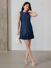 Heiryn 女士牛仔连衣裙，带口袋，波浪门襟，纽扣门襟，女装，蓝色连衣裙，直筒连衣裙，女士圆领，无袖，单纽扣口袋，牛仔连衣裙，蓝色连衣裙，蓝色女装，海军蓝连衣裙，西部连衣裙，西部女装，海军蓝女装 - 中等水洗藍 - 查看 4