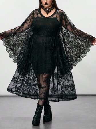 SHEIN CURVE+ Plus-Size Women's Ultra-Loose Lace-Spliced Long Black Lace Dresshalloween /Halloween Costume Women/Halloween Costumes / Halloween Shirt / Winter / Autumn