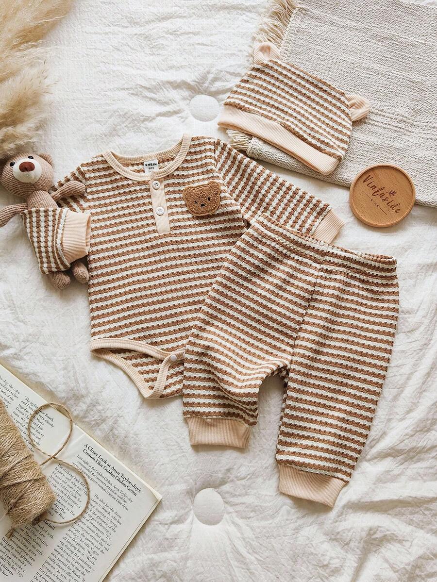SHEIN Vintaside Kids 新生儿和男婴三件套条纹开胸泰迪熊图案长袖连体衣，搭配同色系裤子和帽子。全新时尚休闲款，适合居家和户外拍摄 - 棕色 - 查看 1