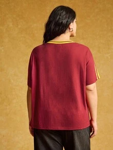 HARRY POTTER X SHEIN 大码女式夏季休闲运动学院风字母图案撞色条纹V领宽松T恤 - 紅色 - 查看 3