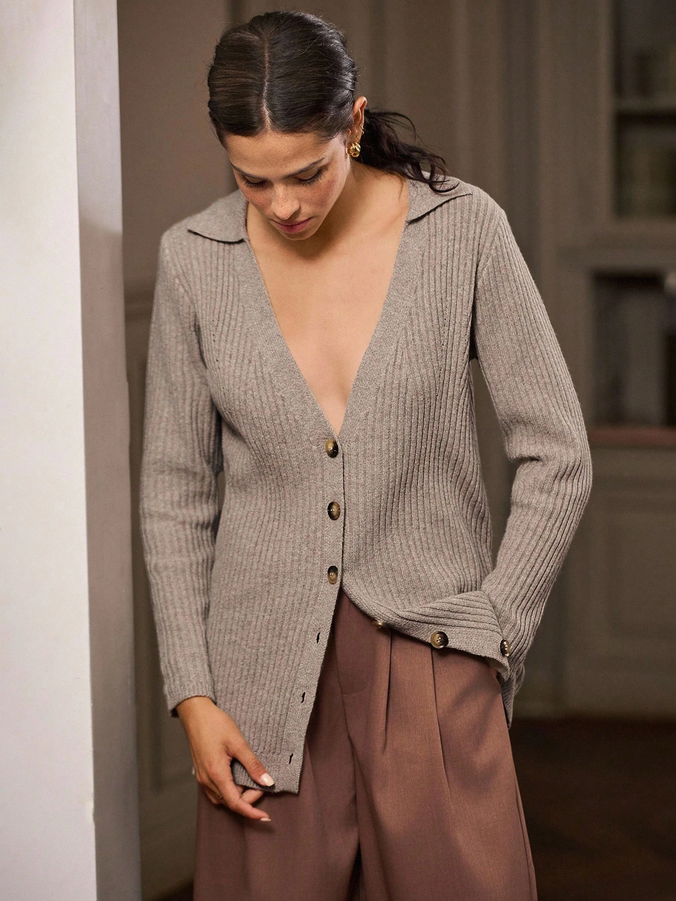 Cardigan Rib Knit Decote V Oversized Confortável com Botões na Frente