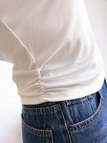 少女休闲百搭无袖上衣，修身撞色针织吊带背心，天蓝色/浅蓝色，适合外出、度假、上学、春夏穿着，白色露脐上衣