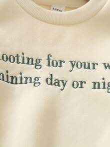 Genkimix Kids 男童新款活力字母刺绣落肩圆领宽松卫衣，采用寓意深刻的字母刺绣，展现男童的活力与朝气。宽松版型，舒适亲肤，适合日常穿着，上学、散步、郊游、野餐、骑自行车、购物等。方便家长为孩子穿脱。 - 米色 - 查看 4