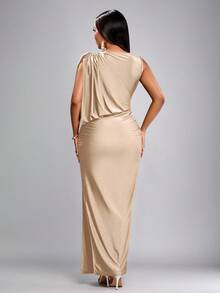 SOLERSUN 春夏女装派对通勤优雅棕色光泽针织面料无袖露肩不对称领肩褶臀部聚拢修身性感H下摆侧开衩长裙 - 杏色 - 查看 2