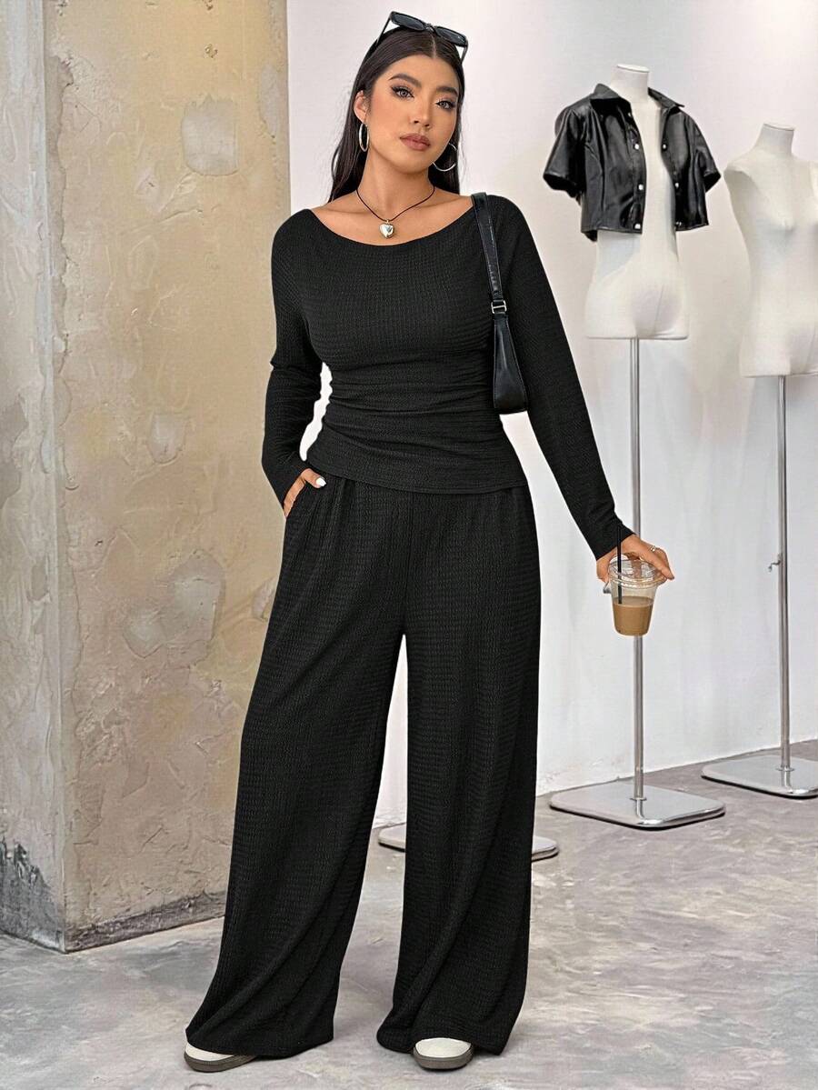 SHEIN EZwear 2pcs/Set Plus Size Women Textured Crew Neck Long Sleeve T-Shirt And Pants Set, Black