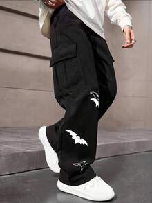 Manfinity EMRG Men Casual Bat Print Straight Leg Cargo Pants Men Black Cargo Pants With Bat Graphic Black Graphic Sweatpants Men Streetwear Cargo Pants Bat Print Pants Men Graphic Pants Halloween - Black - View 3