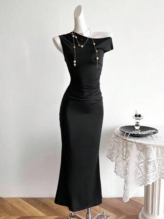SHEIN Sweetra Young Elegant ledig svart stickad lång klänning med asymmetrisk halsringning, axelavdragande veckad midja för tonårsflickor, sjöjungfrufåll, minimalistisk och graciös lång klänning