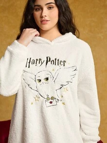 HARRY POTTER X SHEIN 大码女式休闲可爱卡通猫头鹰字母刺绣泰迪绒连帽睡衣连衣裙，秋冬可爱睡衣，蓬松舒适保暖连帽绒连衣裙，舒适，哞哞睡裙 - 米色 - 查看 4