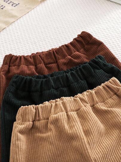 SHEIN Playful Pals 3 piezas Pantalones casuales de pana de unicolor y cintura elástica para bebés niños, disponibles en 3 colores, cómodos. Estos pantalones de pana para bebés niños tienen un diseño clásico y una tela suave, adecuados para diversas ocasiones casuales. Ya sea en el hogar, actividades al aire libre o celebraciones festivas, pueden mostrar la ternura y el estilo del bebé. Su estilo minimalista y sus colores versátiles lo convierten en una opción ideal para crear adorables atuendos para bebés.