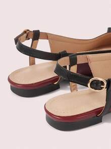 CUCCOO DOLLMOD Zapatos planos de mujer con puntera cuadrada, decoración de mariposa en color burdeos y negro