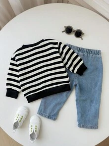 SHEIN 2 件套男婴条纹运动衫和蓝色牛仔裤套装，适合秋冬季室内、户外、日常穿着、运动、玩耍、派对、拍照、节日、狂欢 - 彩色 - 查看 2