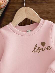 SHEIN ModeFlare Wear 女婴可爱简约爱心英文文字针织柔软厚连帽卫衣套装，适合秋冬季 - 粉色 - 查看 3