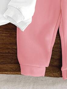 SHEIN Baby Girl Casual Minimalist "DADDY'S MINI" Letter Print Khaki Knit Soft Comfortable Hooded Loose Long Sleeve Sweatshirt And Pants Set, Suitable For Autumn/Winter Fall Baby Sweat Outfits Baby Girl Sweat Set Baby Tracksuit Daddys Little Girl Daddy And Me Matching Outfits Set - Multicolor - View 4