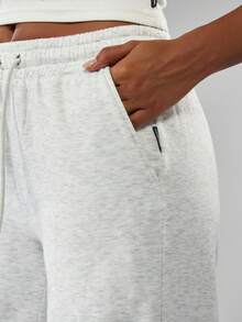 Missguided x Playboy Pantalons de jogging chiné pour femmes avec détail de texte orné de perles, taille élastique avec cordon de serrage, pantalon de survêtement décontracté - Gris - Voir 5