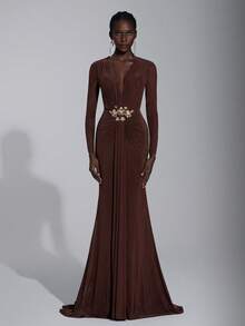 Elitara Robe élégante à manches longues avec encolure en V en maille transparente élastique marron, avec détail froncé à la taille, accent métallique 3D floral à la taille, silhouette sirène, convient pour les sorties, les vacances, les mariages, les événements formels