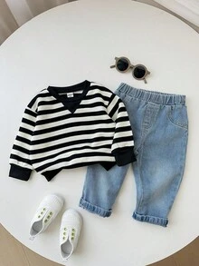 SHEIN 2 件套男婴条纹运动衫和蓝色牛仔裤套装，适合秋冬季室内、户外、日常穿着、运动、玩耍、派对、拍照、节日、狂欢 - 彩色 - 查看 1